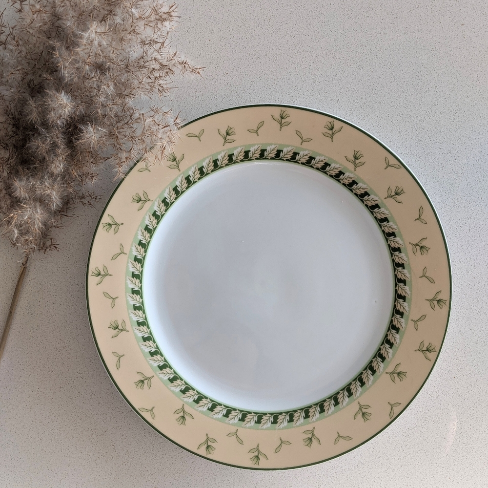 Tulip yellow and green dinner plate